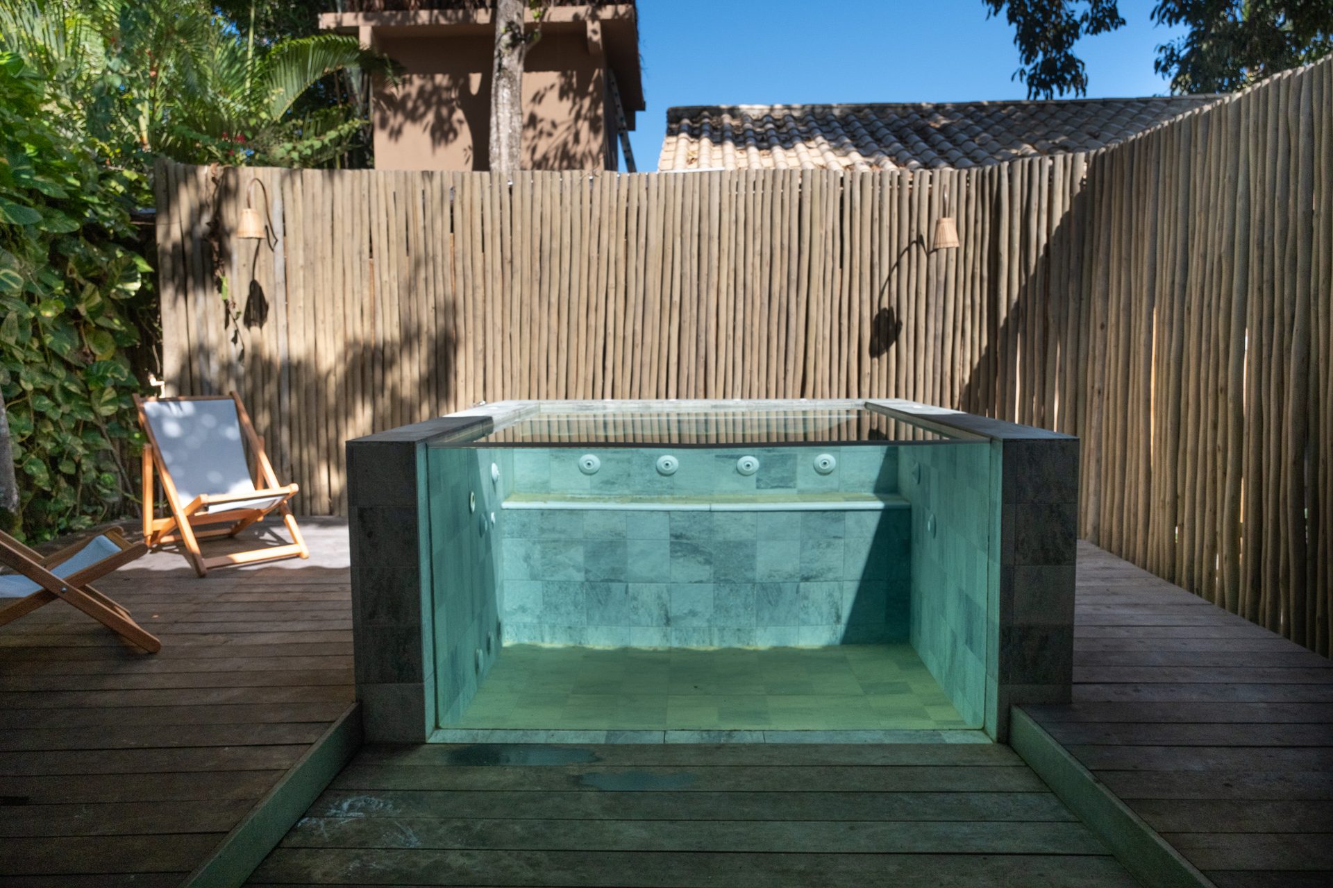 Piscina privativa de um bangalô da Villa Rio
